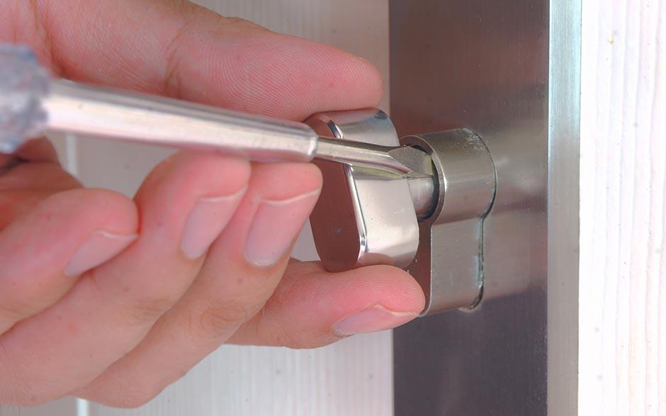 serrure porte fenetre Saint-Nom-la-Bretèche